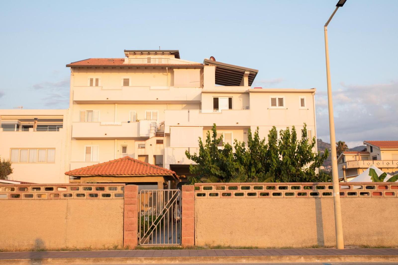 Glbapartments Capo dʼOrlando Exteriör bild